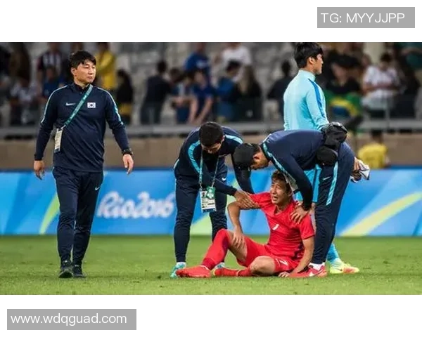 街头路人热议足球巨星排名 谁是当今足坛第一人你怎么看